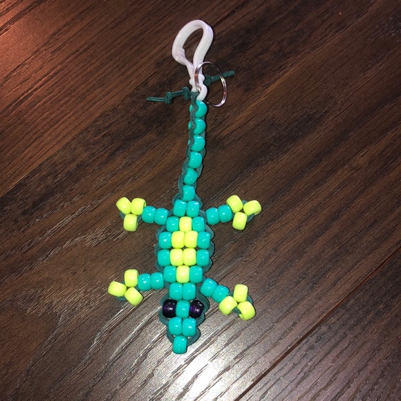 Accessories - 90’s Pony bead keychain gecko lizard